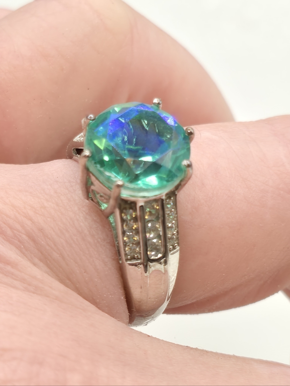 NWOT Mesmerizing Peacock Quartz And White Topaz Ring - Picture 7 of 8